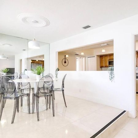 Modern Spacious 5-Bedroom Home With Pool Hollywood Zewnętrze zdjęcie