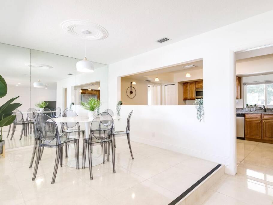 Modern Spacious 5-Bedroom Home With Pool Hollywood Zewnętrze zdjęcie