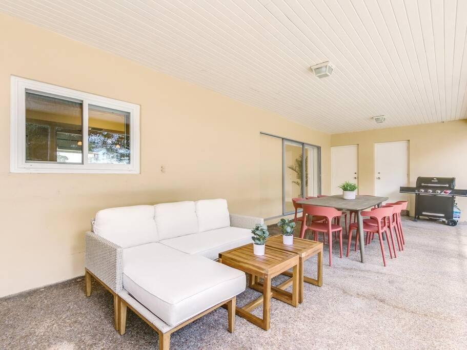 Modern Spacious 5-Bedroom Home With Pool Hollywood Zewnętrze zdjęcie