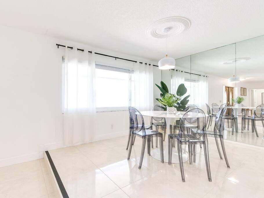 Modern Spacious 5-Bedroom Home With Pool Hollywood Zewnętrze zdjęcie