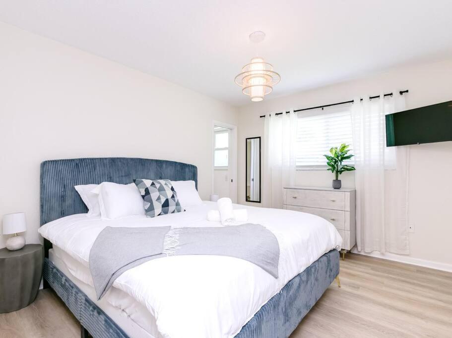 Modern Spacious 5-Bedroom Home With Pool Hollywood Zewnętrze zdjęcie